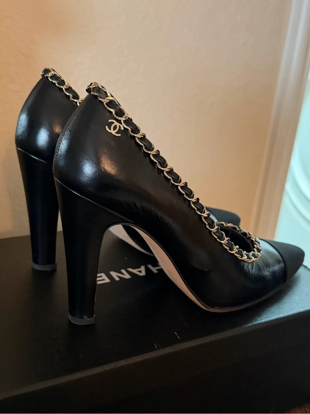 CHANEL Black Leather Chain-Trim Pointed-Toe Pumps